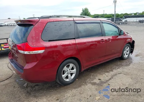2011 Toyota Sienna Le V6 z USA, uszkodzony, nr VIN 5TDKK3DC3BS145994